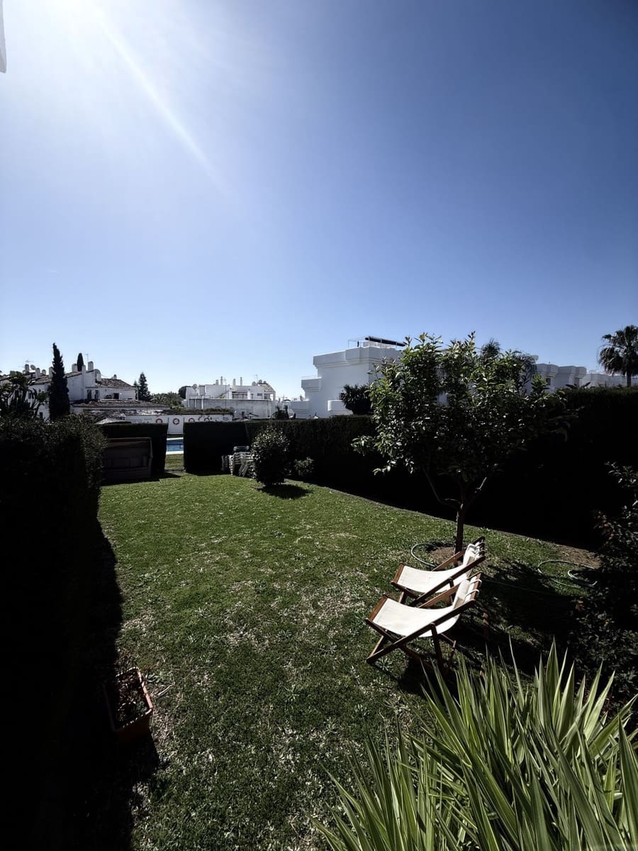 2 slaapkamer Flat te koop in El Paraiso met zwembad - € 390.000 (Ref: 9683902)