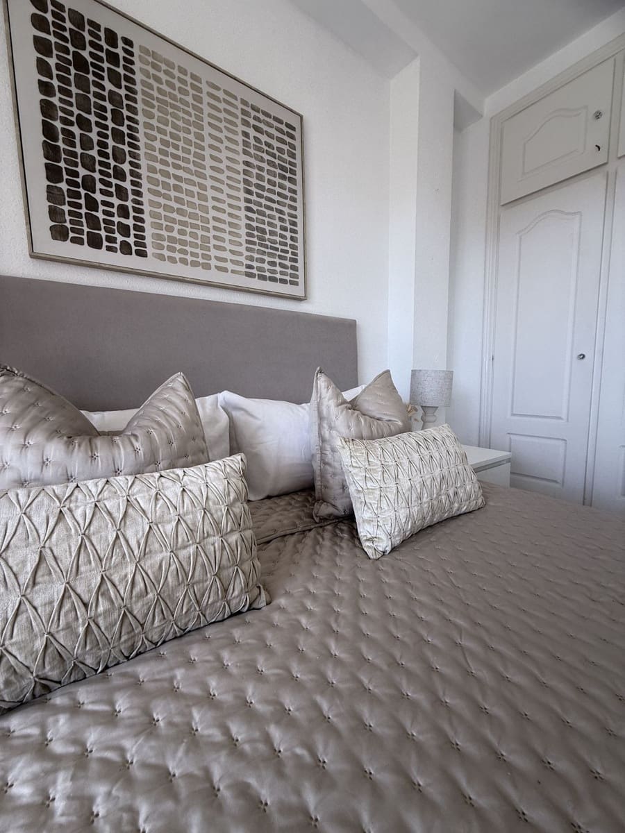 2 slaapkamer Flat te koop in El Paraiso met zwembad - € 390.000 (Ref: 9683902)