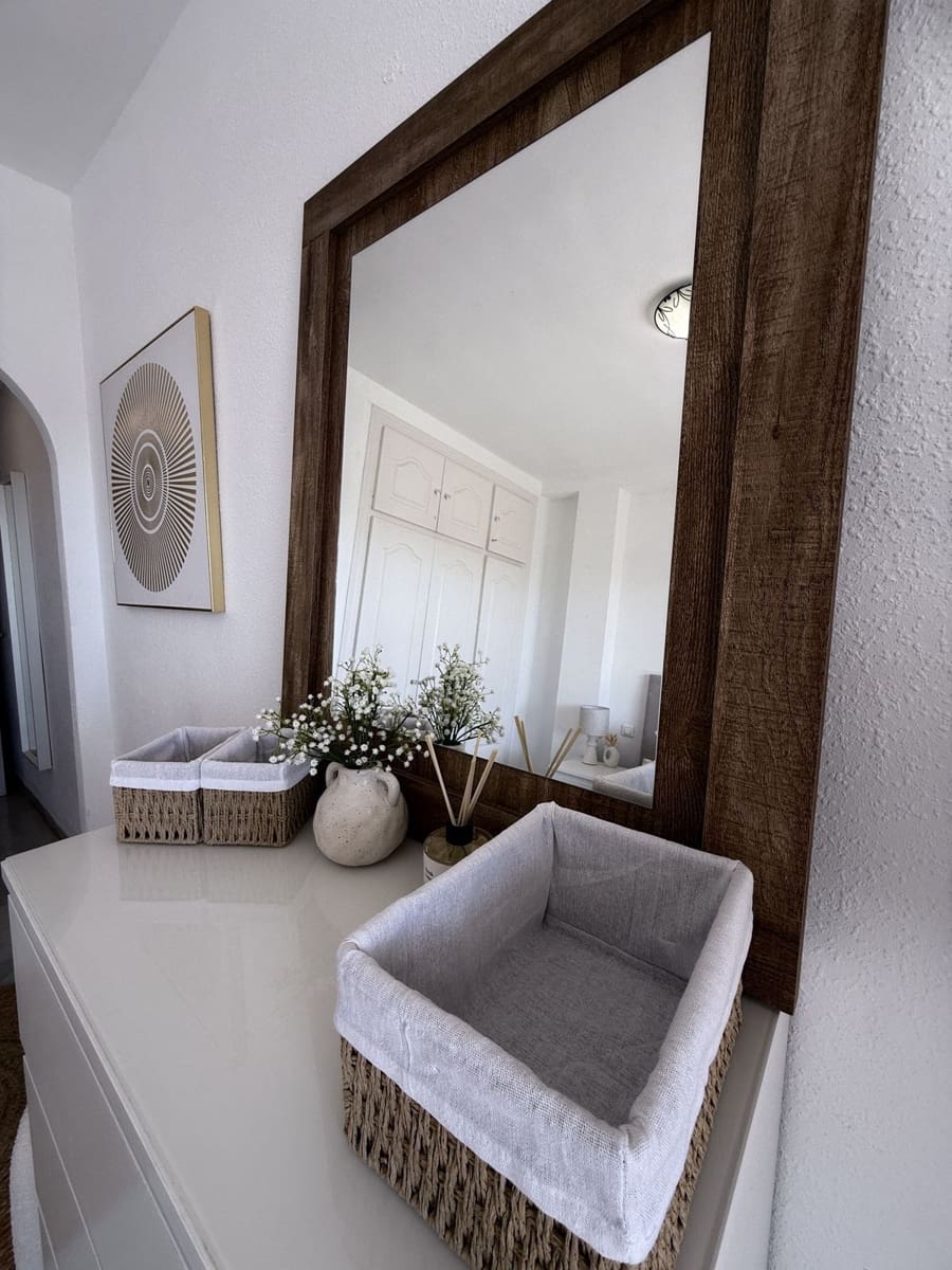 2 slaapkamer Flat te koop in El Paraiso met zwembad - € 390.000 (Ref: 9683902)