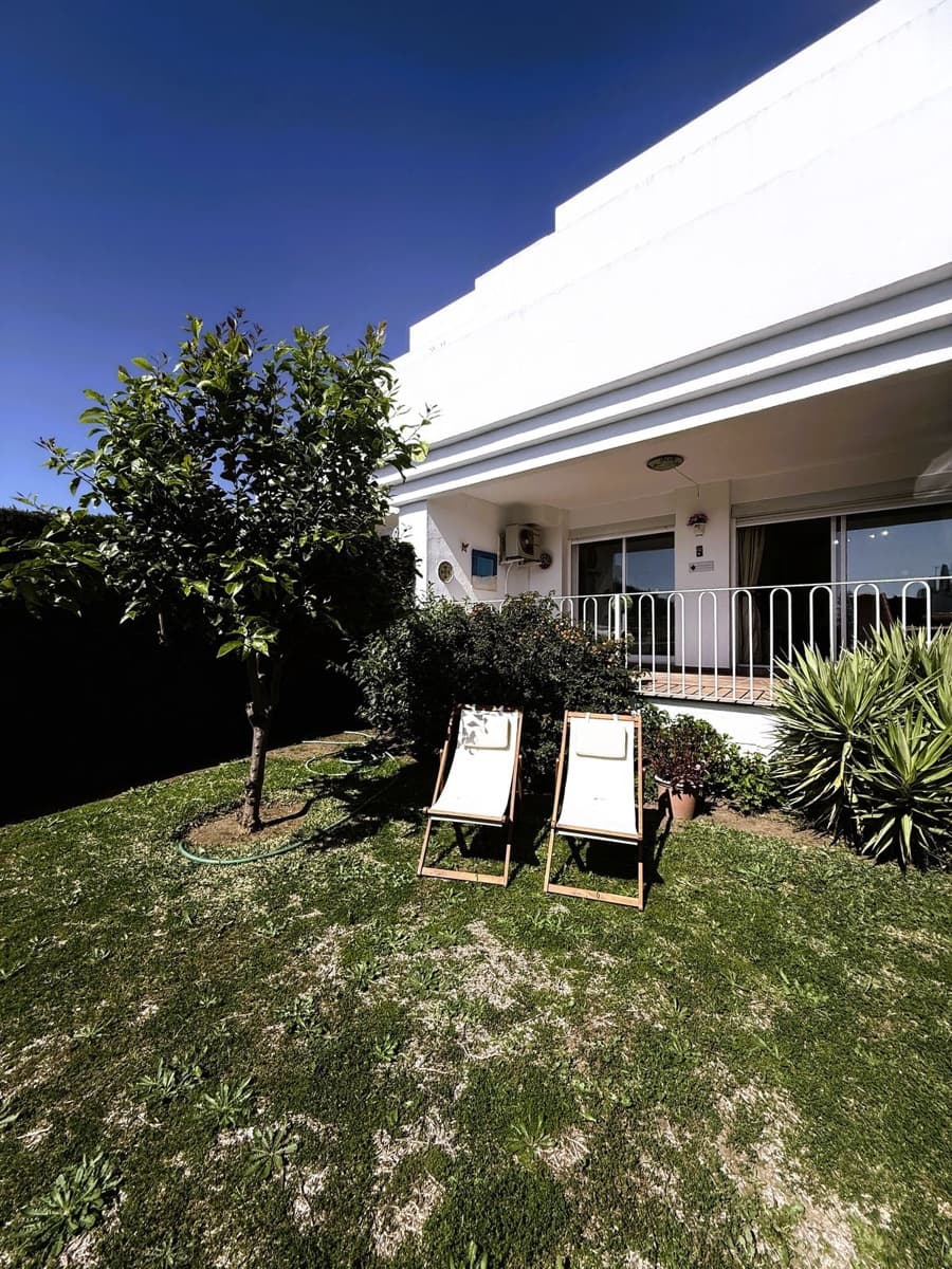 2 slaapkamer Flat te koop in El Paraiso met zwembad - € 390.000 (Ref: 9683902)