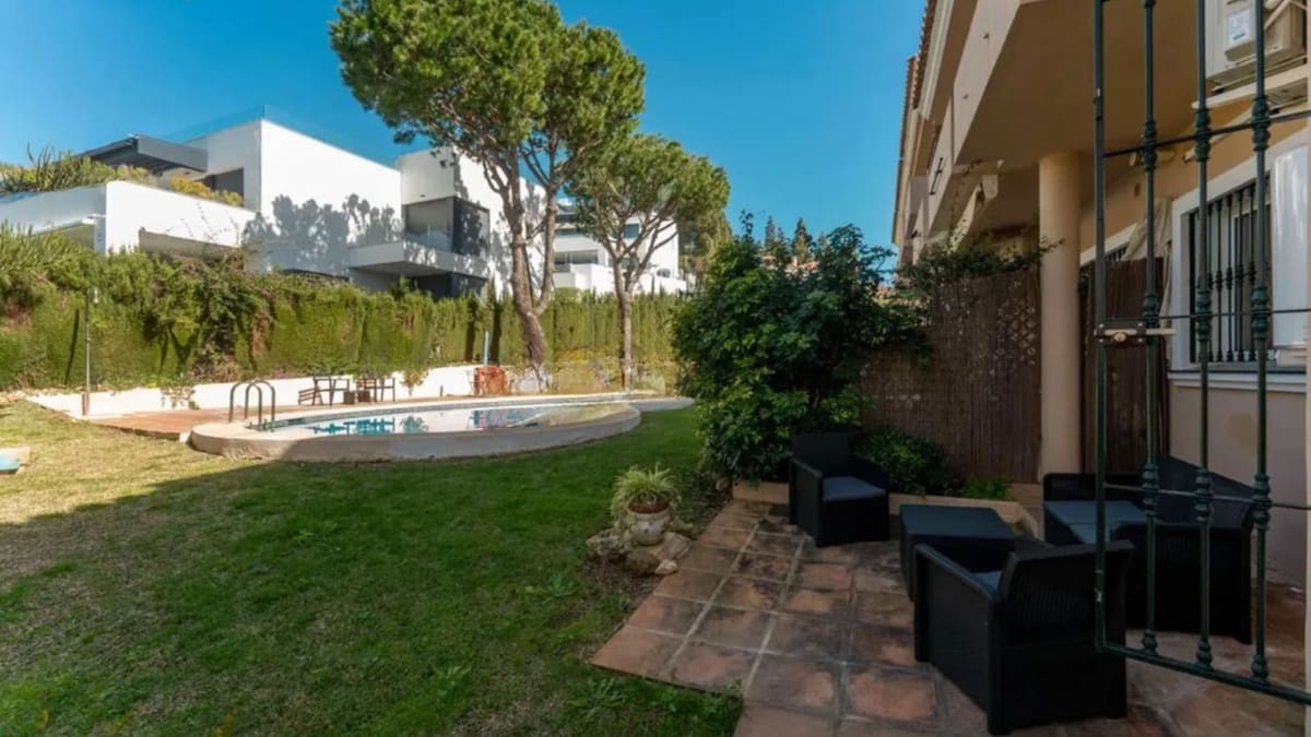 3 quarto Moradia para venda em Marbella com piscina - 770 000 € (Ref: 9684091)