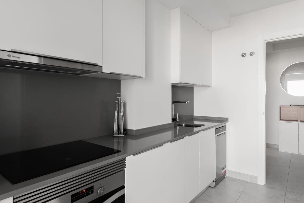 2 sovrum Lägenhet till salu i Estepona med pool garage - 399 000 € (Ref: 9684093)