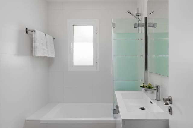 2 sovrum Lägenhet till salu i Centro, Estepona med pool garage - 399 000 € (Ref: 9684093)