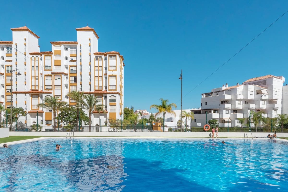 2 sovrum Lägenhet till salu i Estepona med pool garage - 399 000 € (Ref: 9684093)