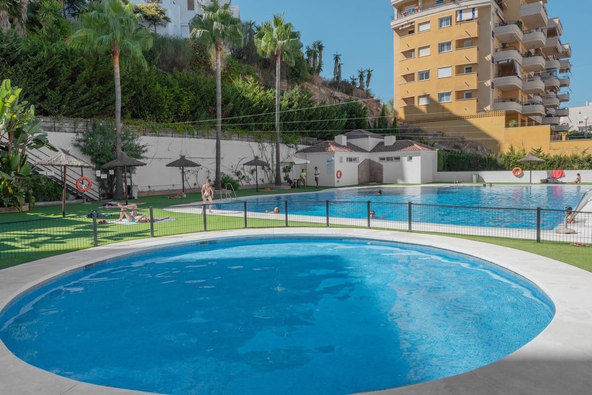 2 sovrum Lägenhet till salu i Estepona med pool garage - 399 000 € (Ref: 9684093)
