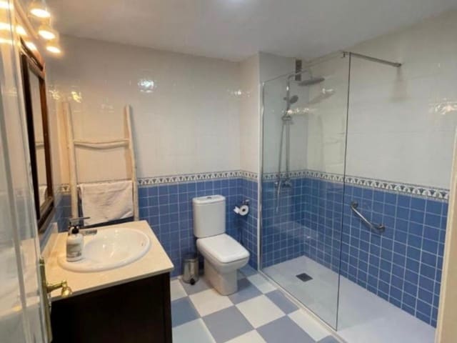 2 chambre Appartement à vendre à La Reserva, Marbella avec piscine garage - 310 000 € (Ref: 9685499)