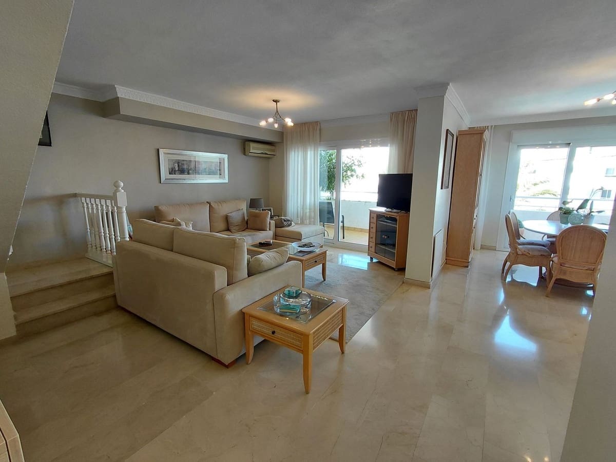 3 sypialnia Mieszkanie na sprzedaż w Marbella z basenem garażem - 825 000 € (Ref: 9685500)