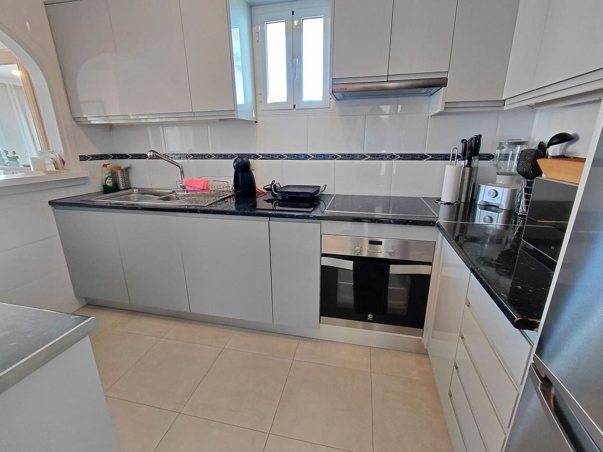 3 sypialnia Mieszkanie na sprzedaż w Marbella z basenem garażem - 825 000 € (Ref: 9685500)