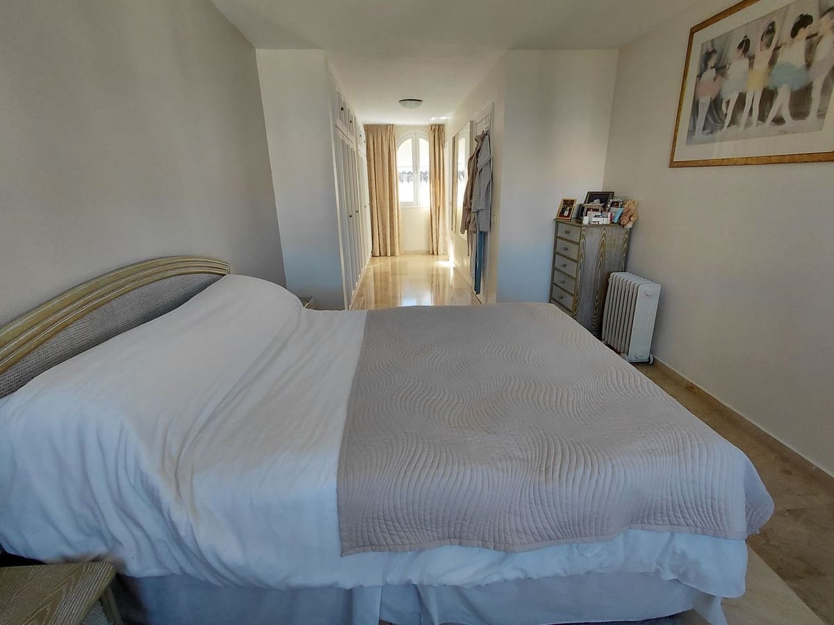 3 sypialnia Mieszkanie na sprzedaż w Marbella z basenem garażem - 825 000 € (Ref: 9685500)