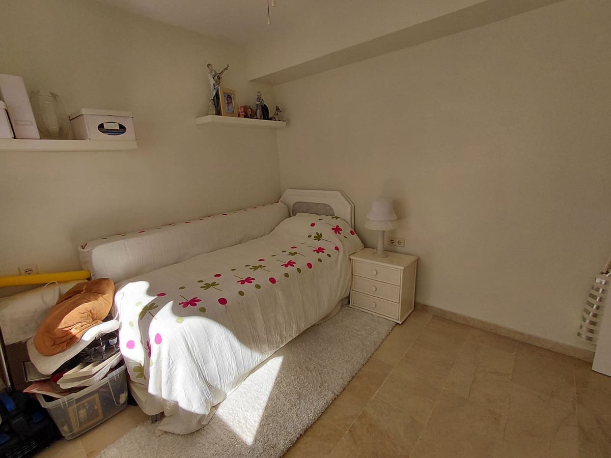 3 sypialnia Mieszkanie na sprzedaż w Marbella z basenem garażem - 825 000 € (Ref: 9685500)