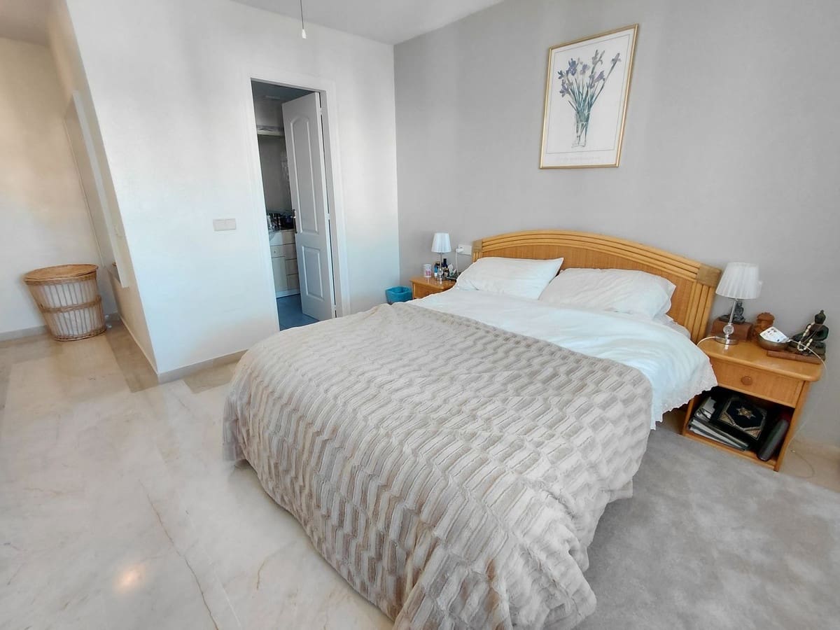 3 sypialnia Mieszkanie na sprzedaż w Marbella z basenem garażem - 825 000 € (Ref: 9685500)