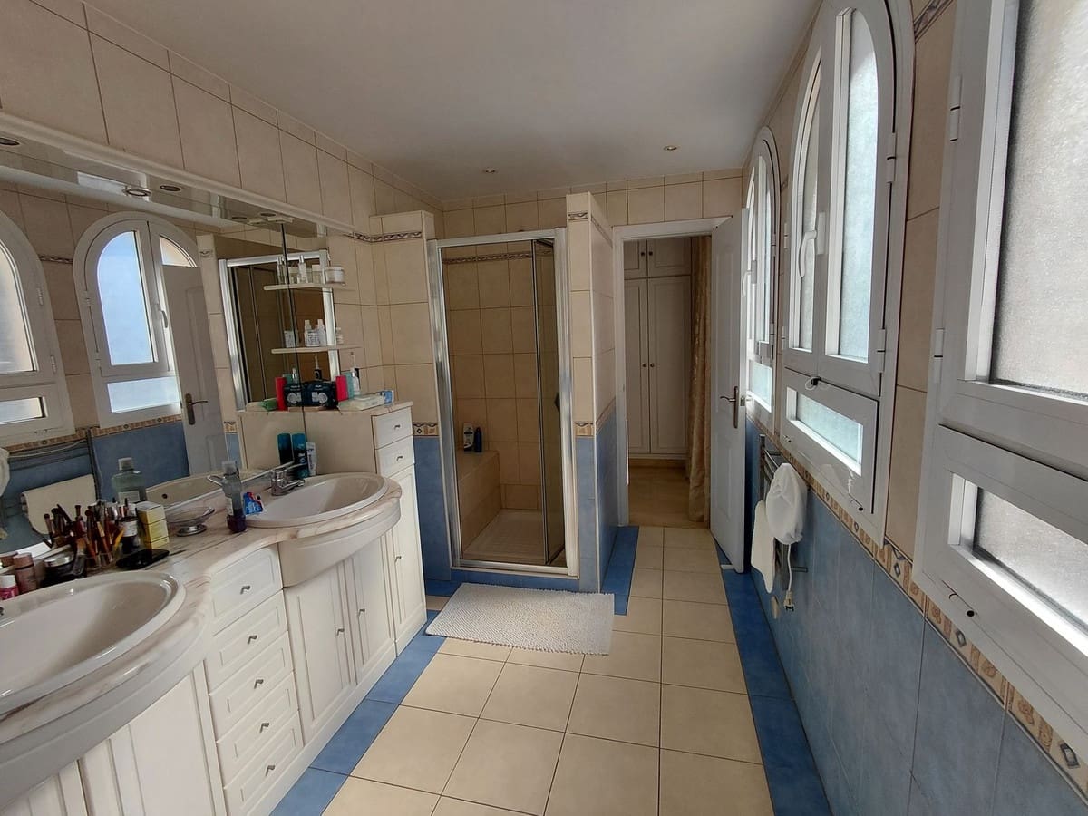 3 sypialnia Mieszkanie na sprzedaż w Marbella z basenem garażem - 825 000 € (Ref: 9685500)