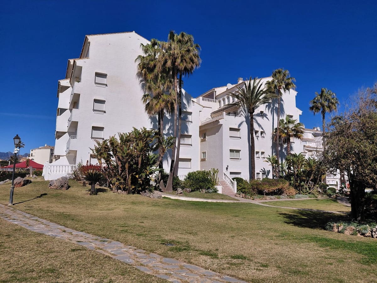 3 sypialnia Mieszkanie na sprzedaż w Marbella z basenem garażem - 825 000 € (Ref: 9685500)