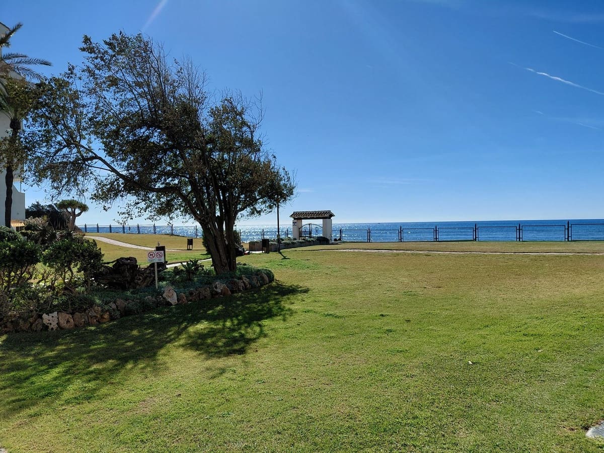 3 sypialnia Mieszkanie na sprzedaż w Marbella z basenem garażem - 825 000 € (Ref: 9685500)