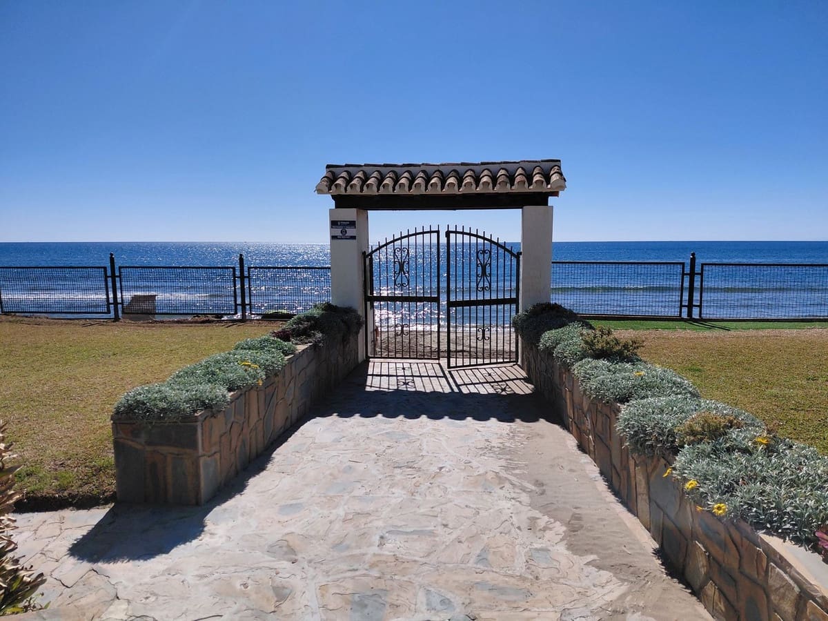 3 sypialnia Mieszkanie na sprzedaż w Marbella z basenem garażem - 825 000 € (Ref: 9685500)