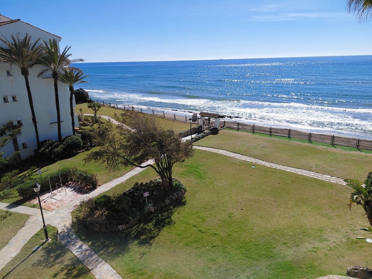 3 sypialnia Mieszkanie na sprzedaż w Marbella z basenem garażem - 825 000 € (Ref: 9685500)