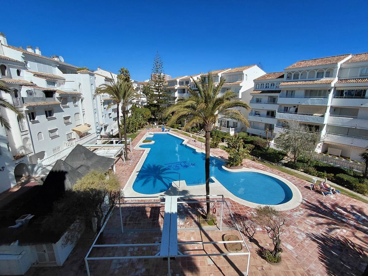 3 sypialnia Mieszkanie na sprzedaż w Marbella z basenem garażem - 825 000 € (Ref: 9685500)