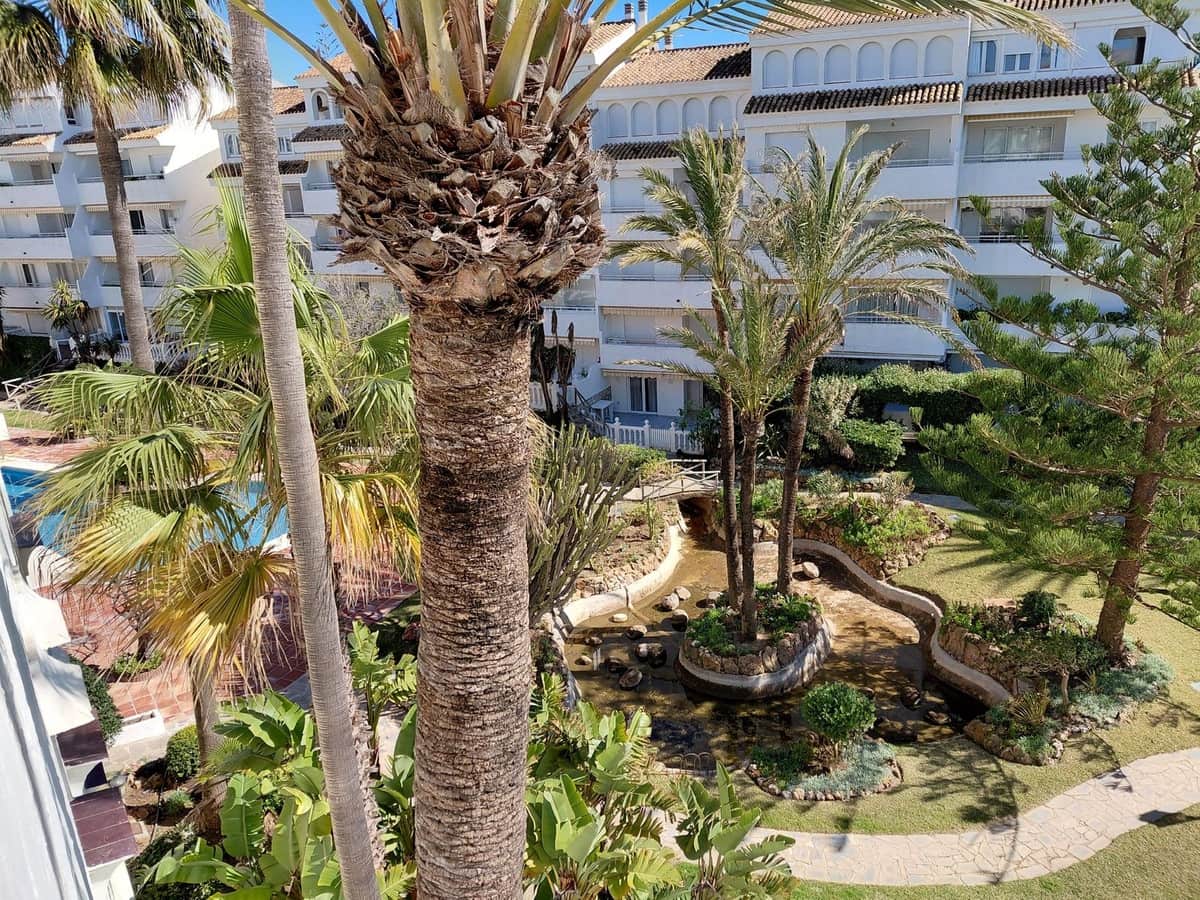 3 sypialnia Mieszkanie na sprzedaż w Marbella z basenem garażem - 825 000 € (Ref: 9685500)