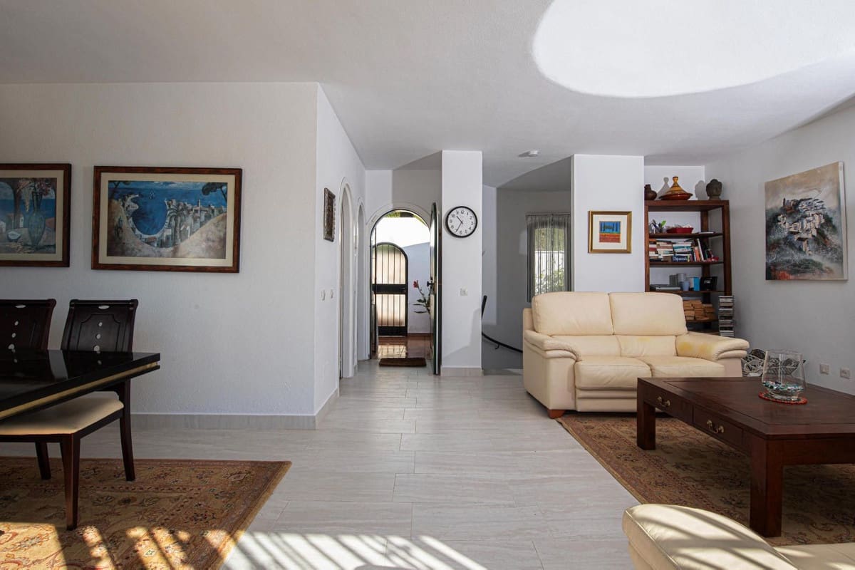 2 chambre Villa/Maison à vendre à Marbella avec piscine - 520 000 € (Ref: 9685759)