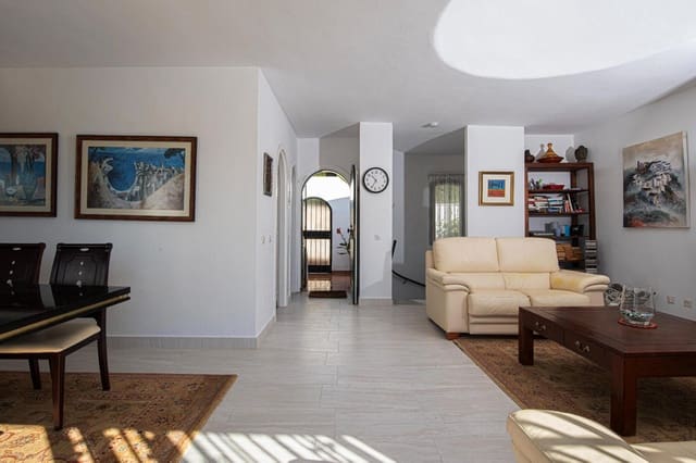 2 chambre Villa/Maison à vendre à Divina Pastora, Marbella avec piscine - 520 000 € (Ref: 9685759)