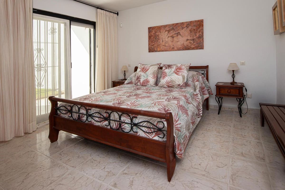 2 chambre Villa/Maison à vendre à Marbella avec piscine - 520 000 € (Ref: 9685759)