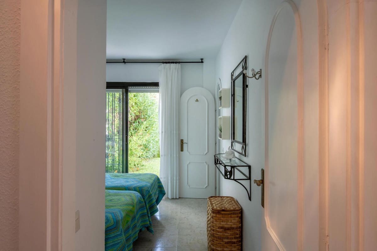 2 chambre Villa/Maison à vendre à Marbella avec piscine - 520 000 € (Ref: 9685759)