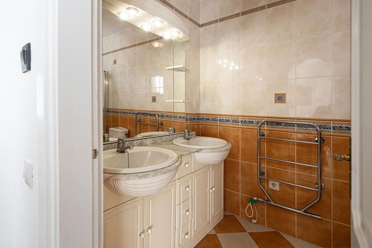 2 chambre Villa/Maison à vendre à Marbella avec piscine - 520 000 € (Ref: 9685759)