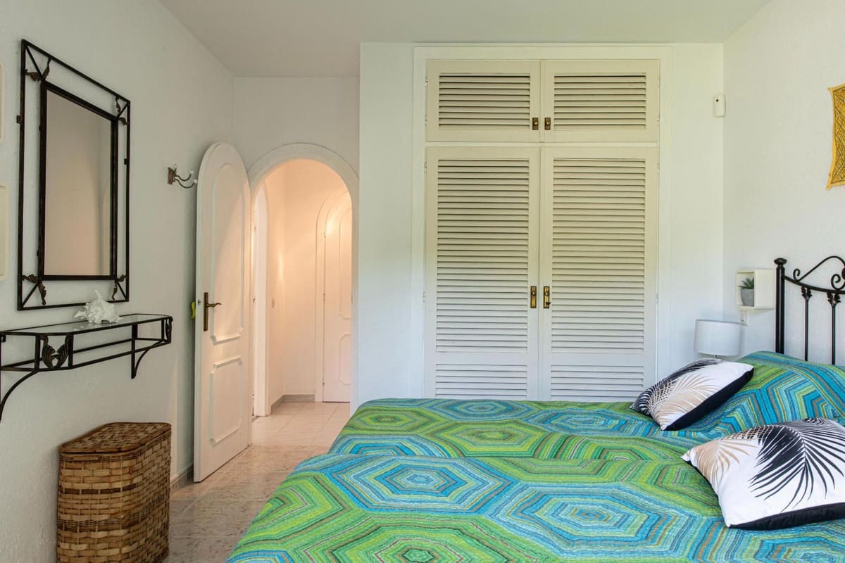 2 chambre Villa/Maison à vendre à Marbella avec piscine - 520 000 € (Ref: 9685759)