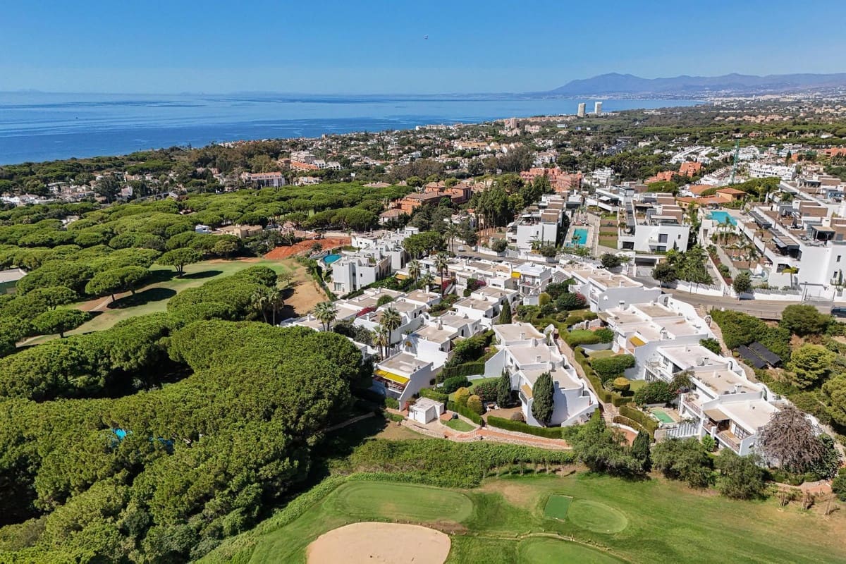 2 chambre Villa/Maison à vendre à Marbella avec piscine - 520 000 € (Ref: 9685759)