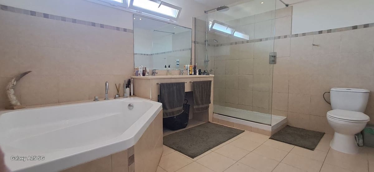 6 soverom Villa til salgs i Marbella med svømmebasseng garasje - € 1 795 000 (Ref: 9685760)