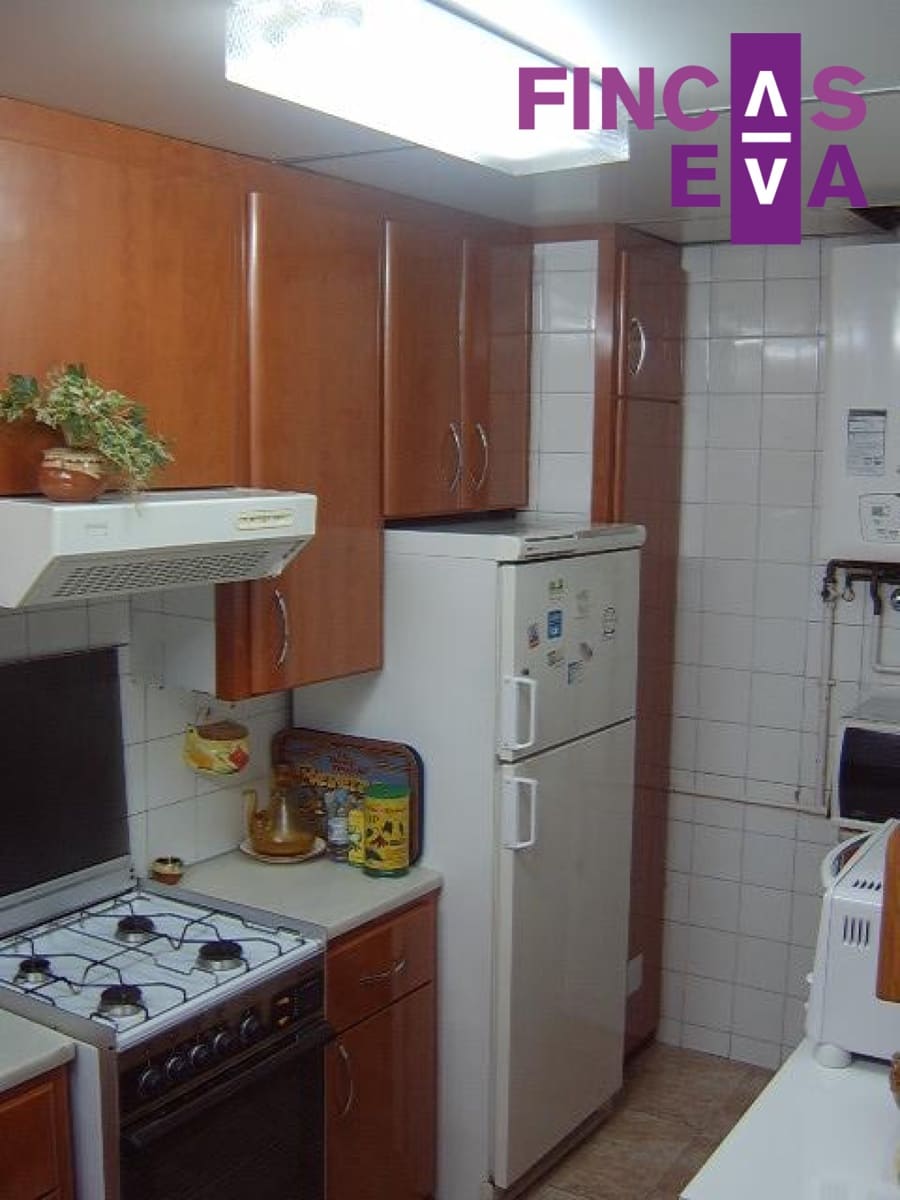 3 soveværelse Lejlighed til salg i Barcelona by - € 250.000 (Ref: 9691499)