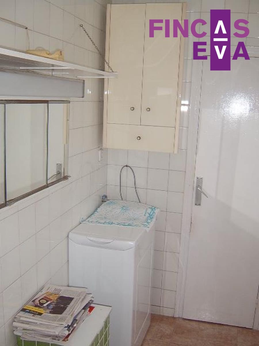 3 soveværelse Lejlighed til salg i Barcelona by - € 250.000 (Ref: 9691499)