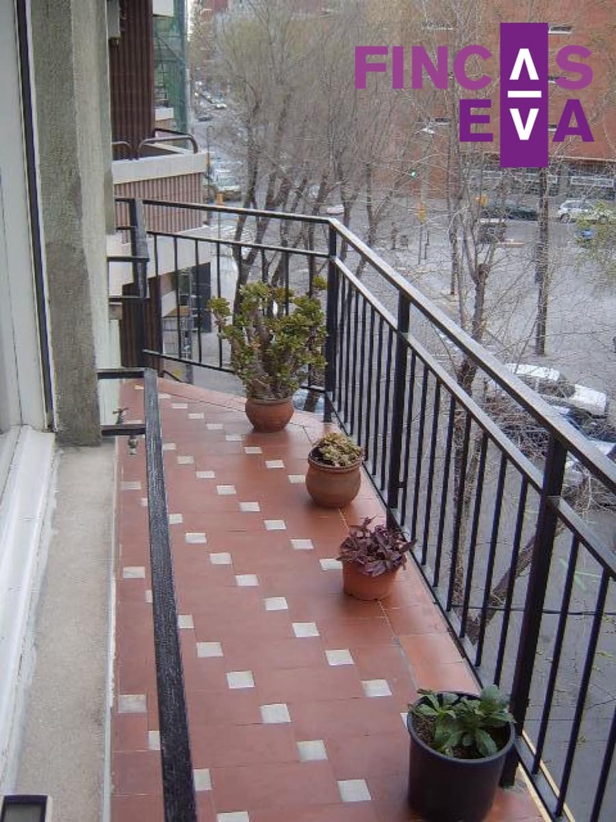 3 soveværelse Lejlighed til salg i Barcelona by - € 250.000 (Ref: 9691499)