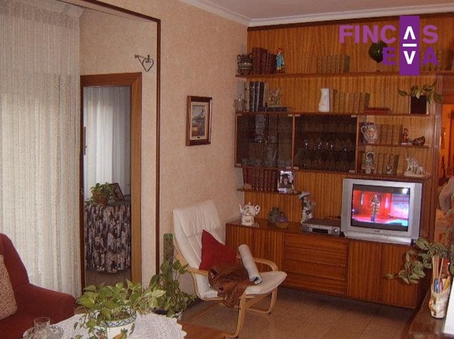 3 soveværelse Lejlighed til salg i El Camp de L'Arpa del Clot, Barcelona by - € 250.000 (Ref: 9691499)