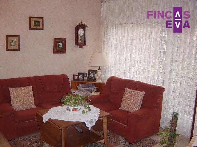 3 soveværelse Lejlighed til salg i El Camp de L'Arpa del Clot, Barcelona by - € 250.000 (Ref: 9691499)