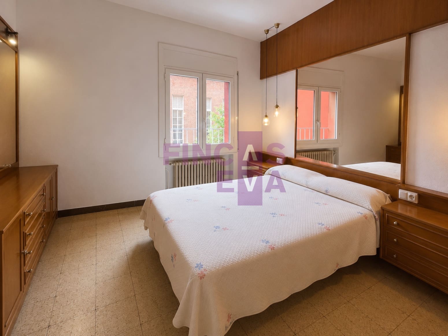 3 bedroom Flat for sale in Barcelona city - € 230,000 (Ref: 9691499)