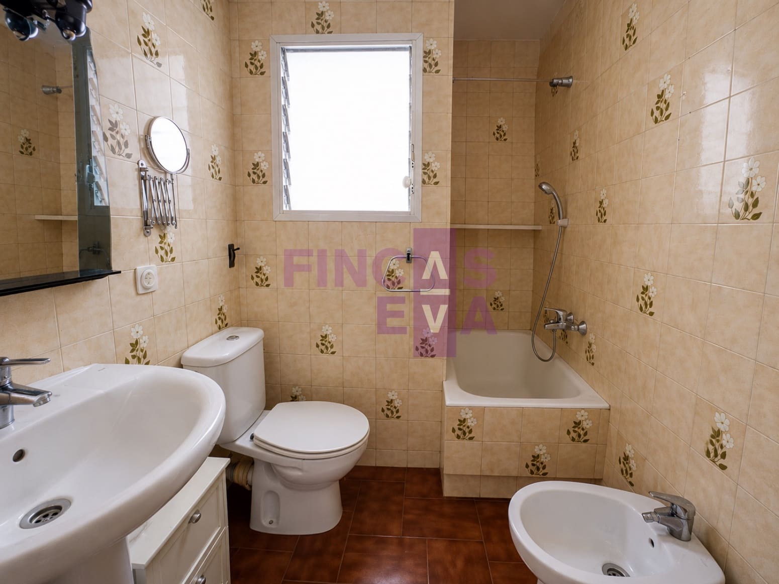 3 bedroom Flat for sale in Barcelona city - € 230,000 (Ref: 9691499)