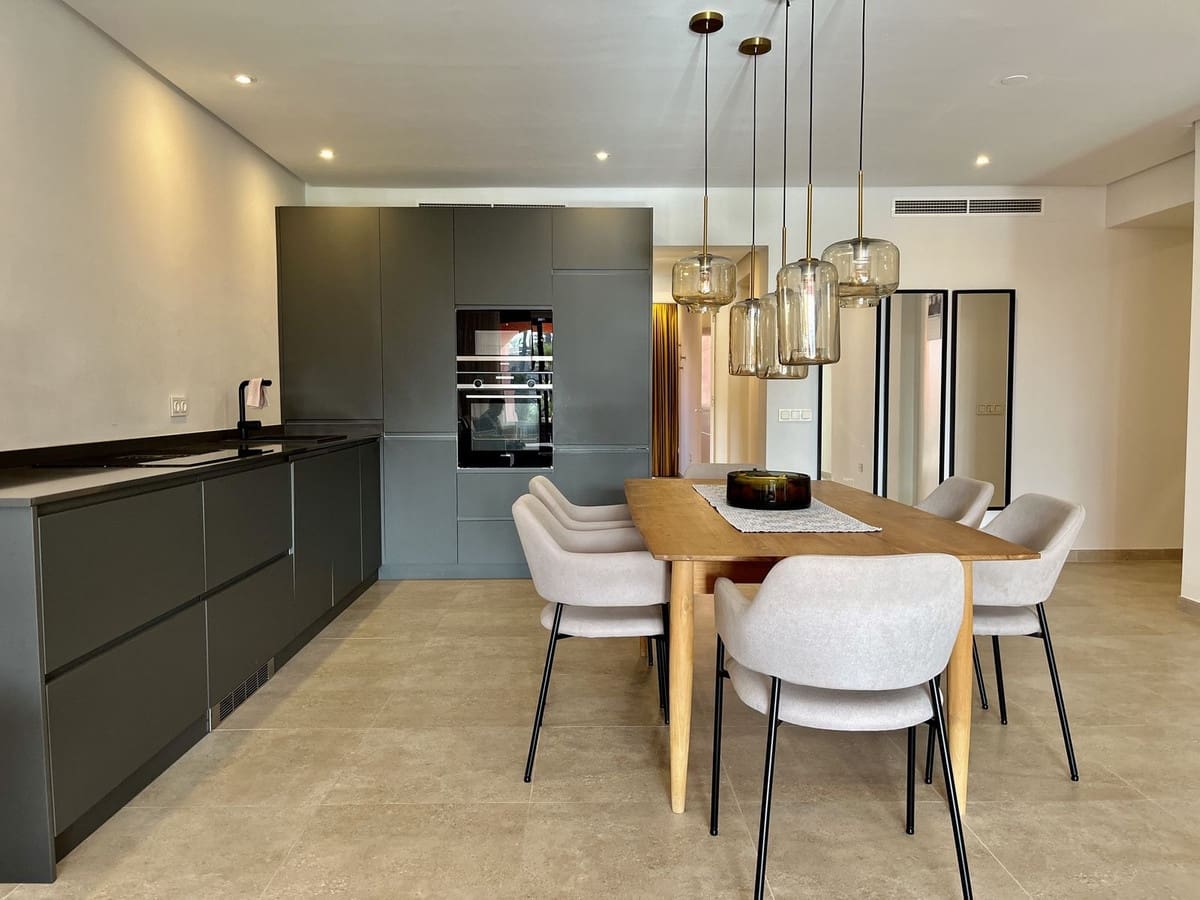 3 Zimmer Wohnung zu verkaufen in Estepona mit Pool Garage - 1.260.000 € (Ref: 9694121)