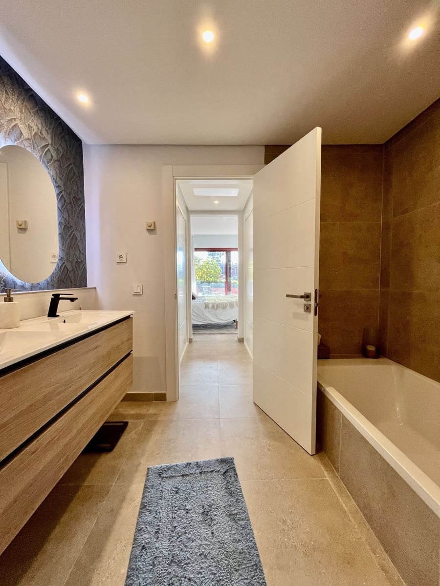 3 Zimmer Wohnung zu verkaufen in Estepona mit Pool Garage - 1.260.000 € (Ref: 9694121)