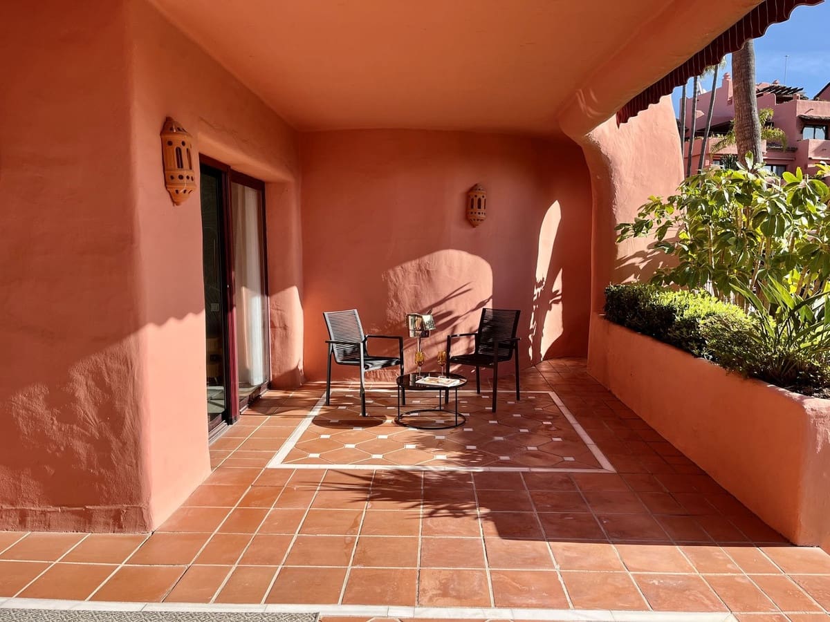 3 Zimmer Wohnung zu verkaufen in Estepona mit Pool Garage - 1.260.000 € (Ref: 9694121)
