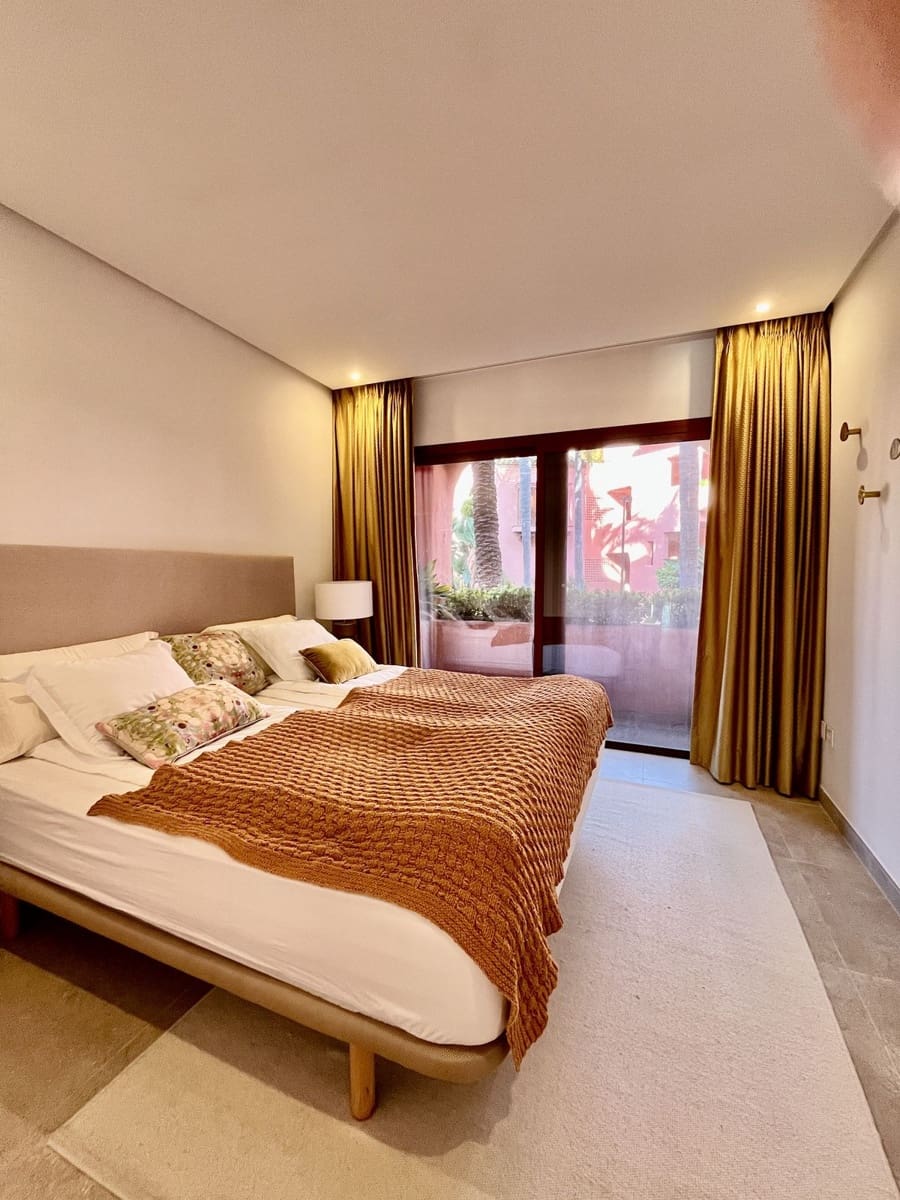 3 Zimmer Wohnung zu verkaufen in Estepona mit Pool Garage - 1.260.000 € (Ref: 9694121)