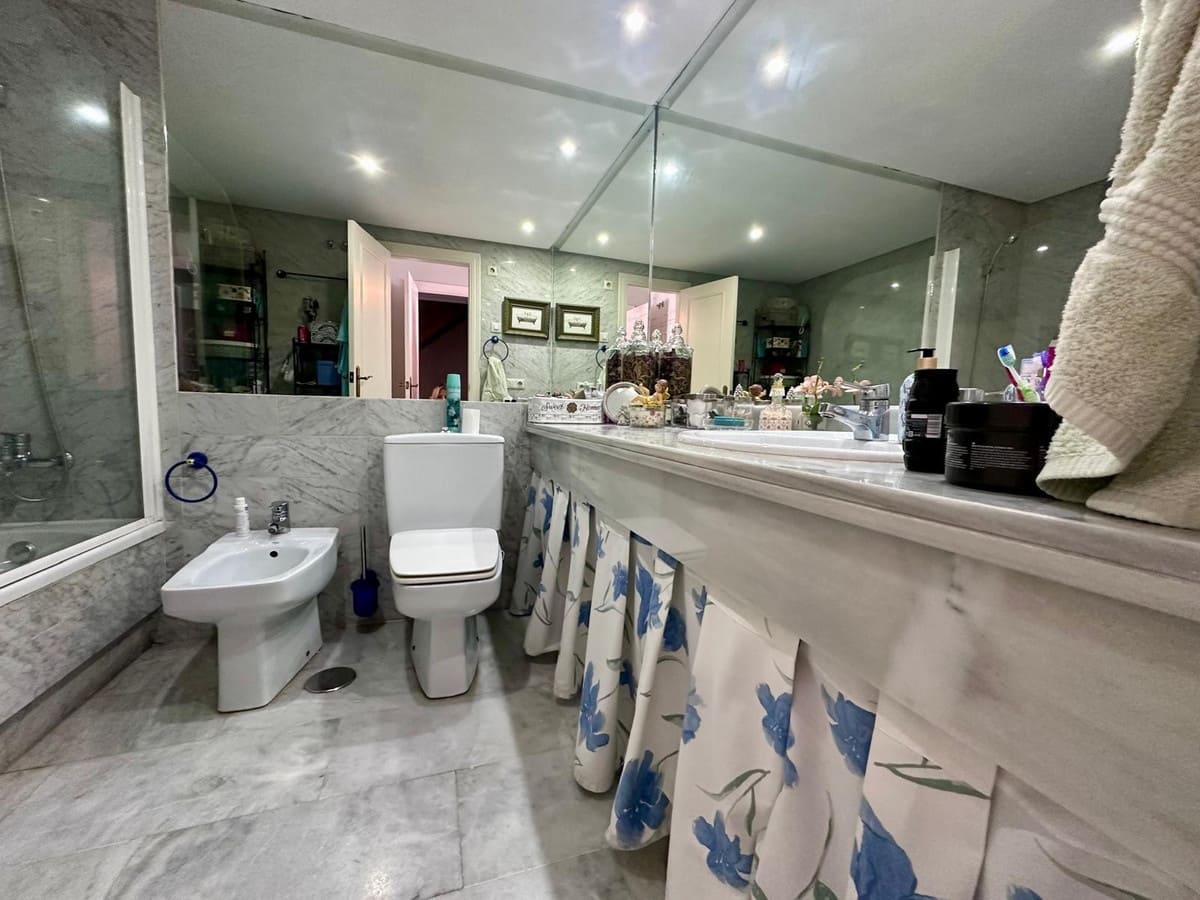 Chalet de 4 habitaciones en Estepona en venta con piscina garaje - 550.000 € (Ref: 9694304)