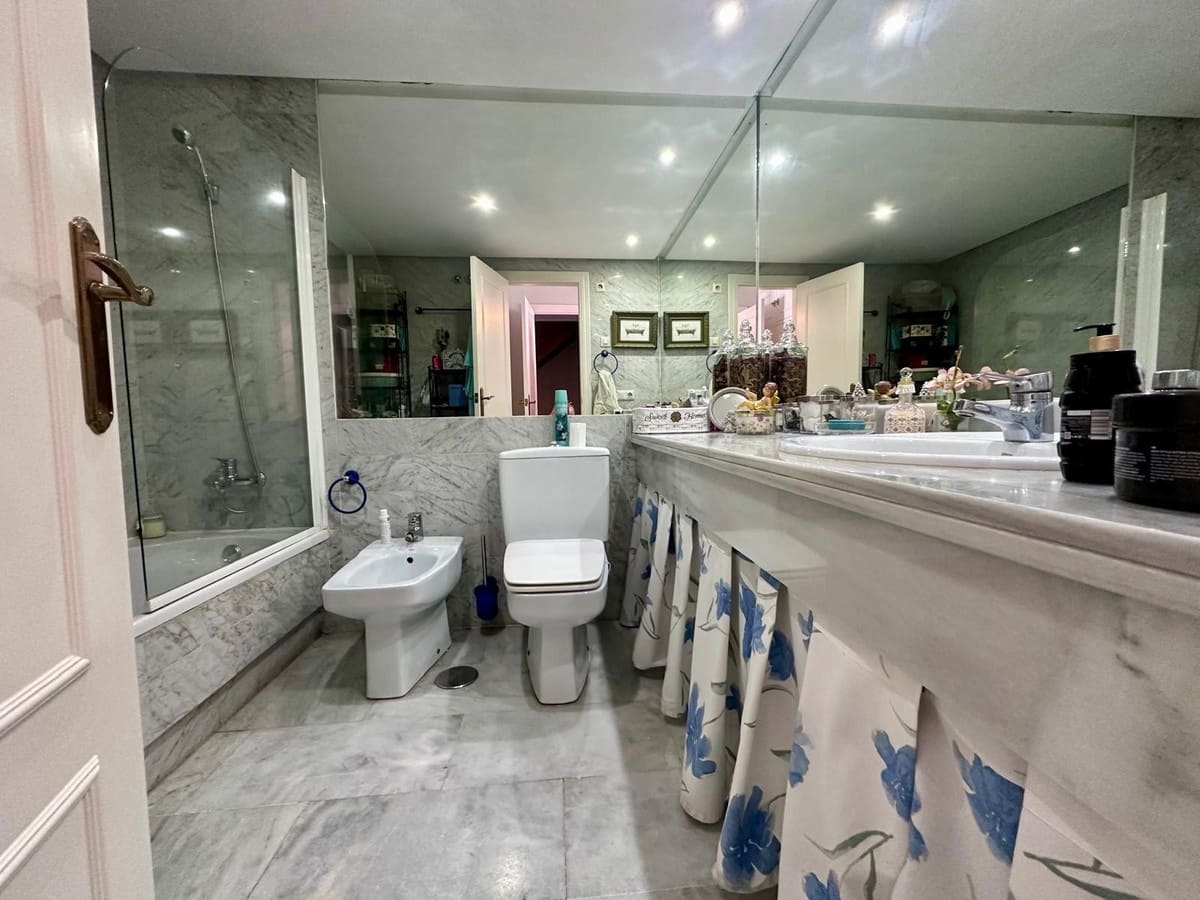 Chalet de 4 habitaciones en Estepona en venta con piscina garaje - 550.000 € (Ref: 9694304)