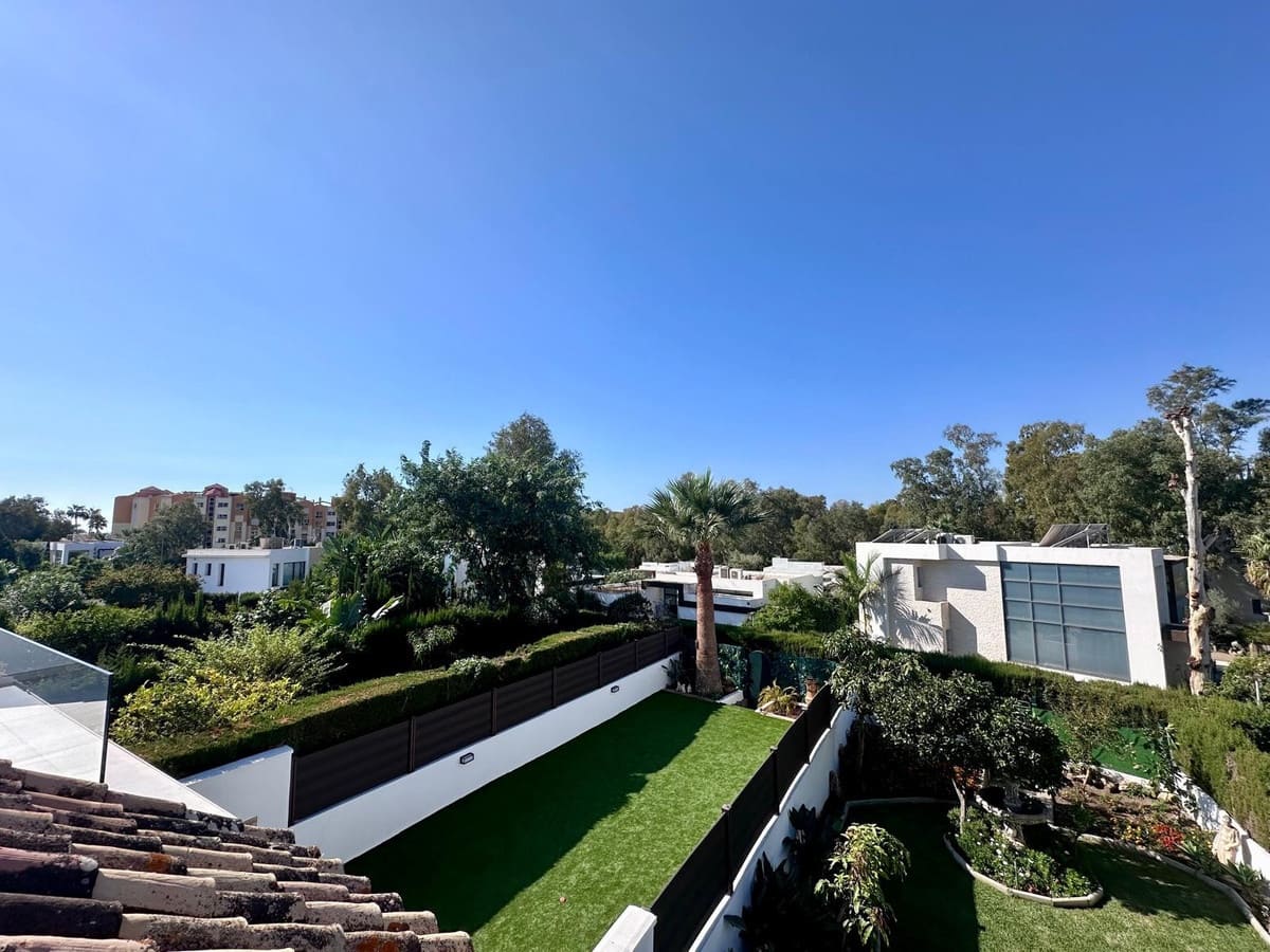 Chalet de 4 habitaciones en Estepona en venta con piscina garaje - 550.000 € (Ref: 9694304)