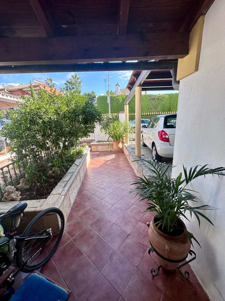 Chalet de 4 habitaciones en Estepona en venta con piscina garaje - 550.000 € (Ref: 9694304)