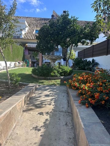 4 sovrum Villa till salu i Centro, Estepona med pool garage - 550 000 € (Ref: 9694304)