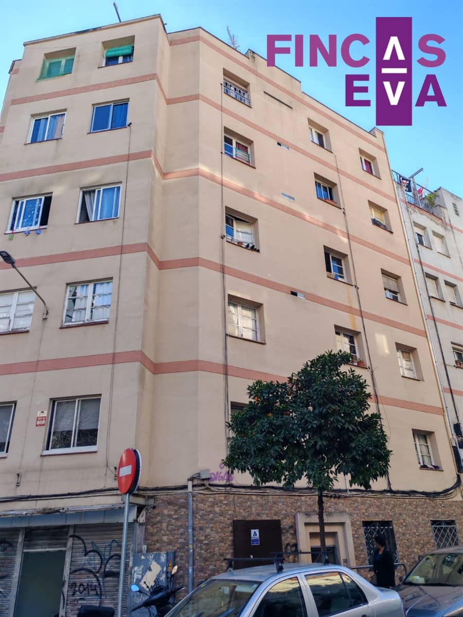 Flat for sale in L'Hospitalet de Llobregat - € 100,000 (Ref: 9694516)