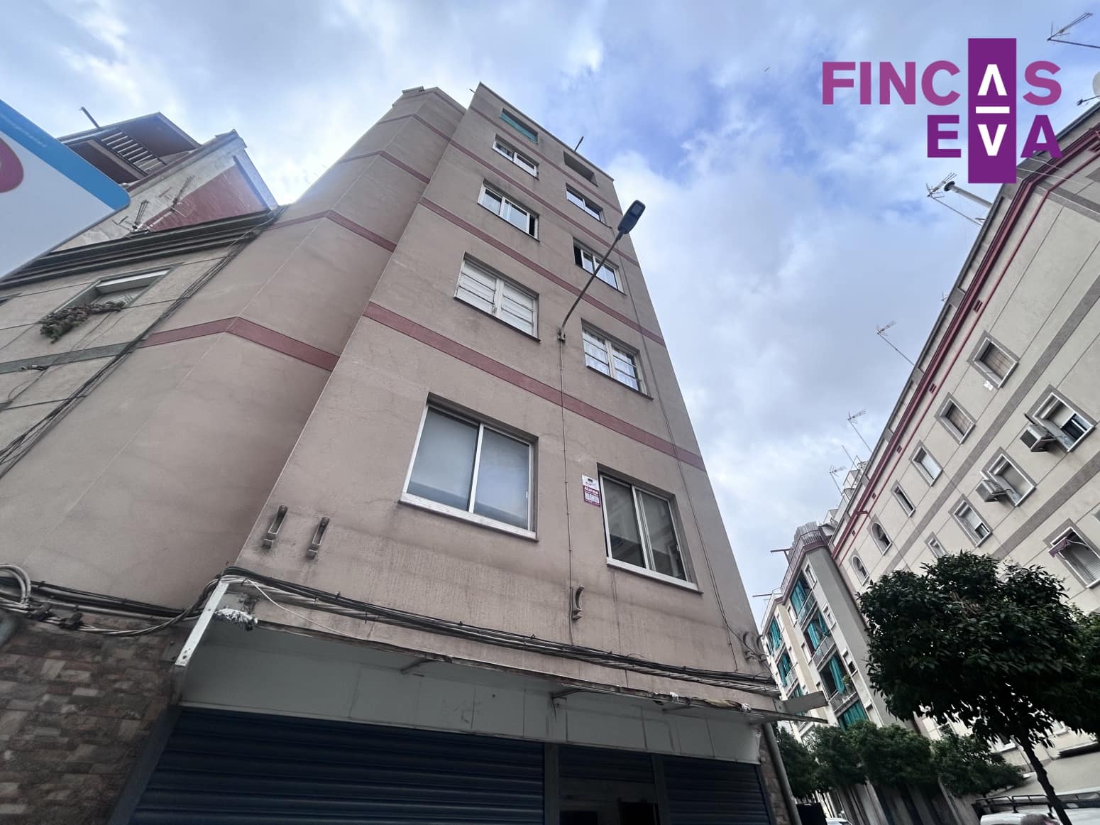 Flat for sale in L'Hospitalet de Llobregat - € 100,000 (Ref: 9694516)