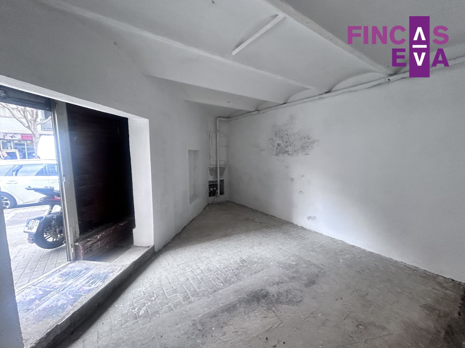 Flat for sale in L'Hospitalet de Llobregat - € 100,000 (Ref: 9694516)