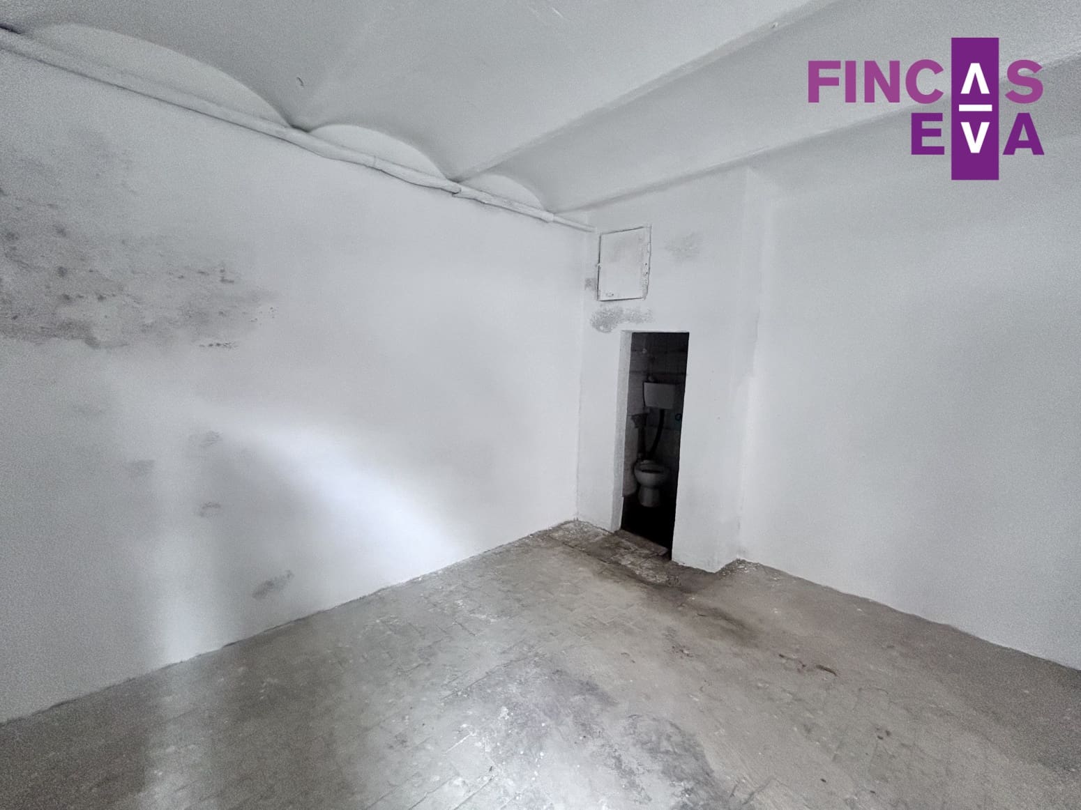 Flat for sale in L'Hospitalet de Llobregat - € 100,000 (Ref: 9694516)